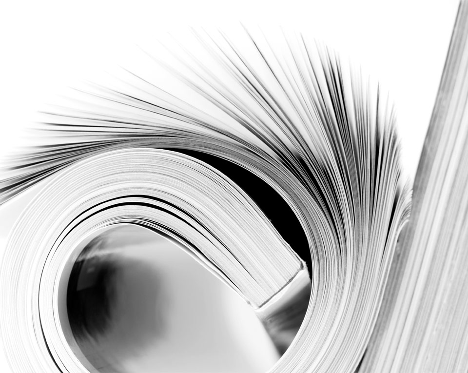 Catalogue papier enroulé sur lui-même